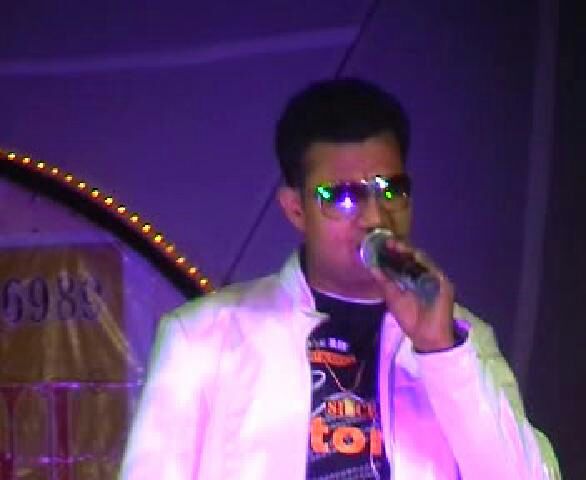 professional male singer vadodara
